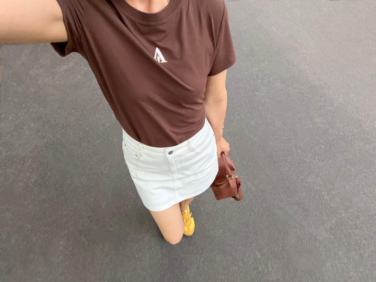 你越开阔，情绪就越少。

历经山山海海，依旧葆有一颗纯净之心，拥有一双善于发现美