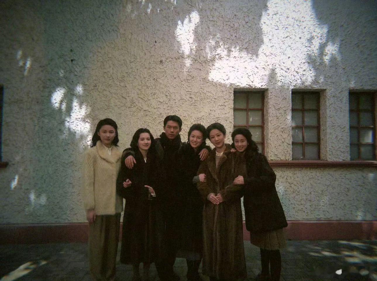 杨紫董竹君杀青vlog送达看过董竹君传奇，佩服她一个人带着几个女儿在上海打拼。让