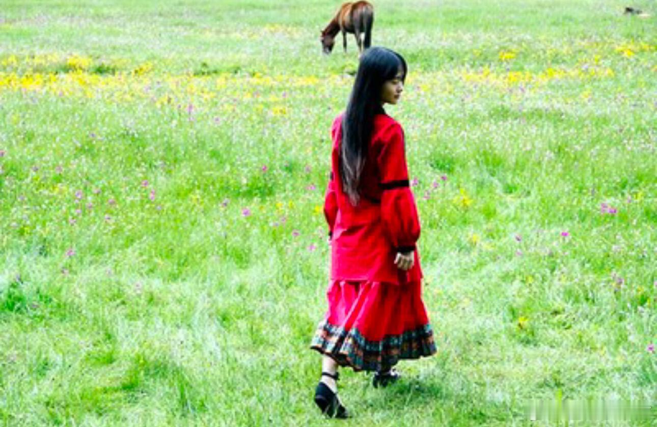 考古婧祎出道前的照片 