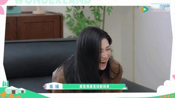 朱珠坏蛋联盟大姐大的柔软 谁能想到节目里最硬核的朱珠，会因为一个小挂件开心成这样