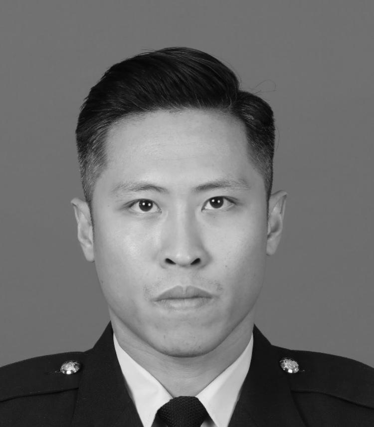 香港大埔五级火灾痛失英雄！37岁消防员殉职，全城泪别逆行者
 
11月26日下午