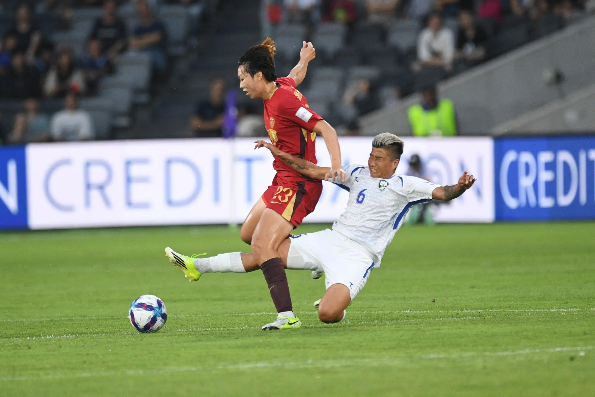 中国女足晋级亚洲杯四强，锁定巴西世界杯资格今日13:00开赛的女足亚洲杯1/4决