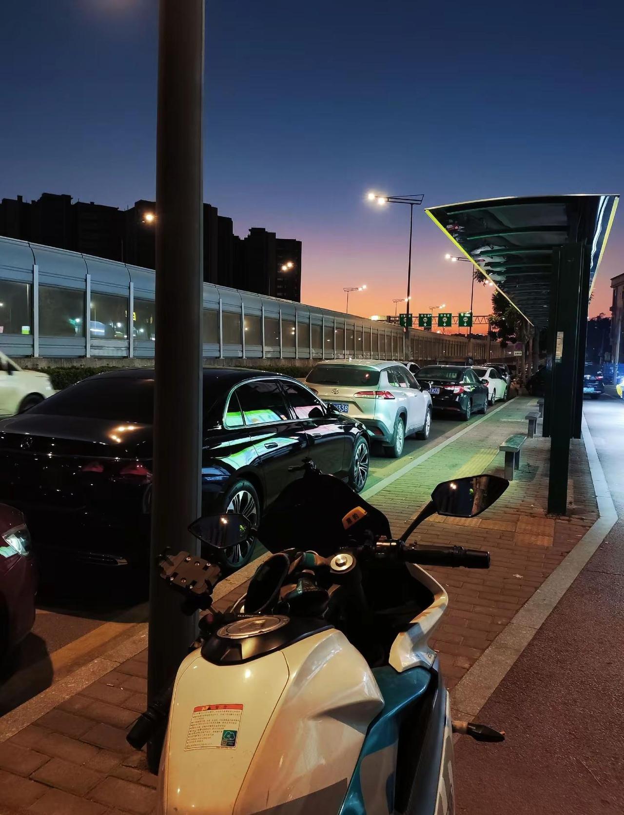 降温了，各位多添衣。机车 摩托车 广东摩托车上高速 摩托车能不能上高速