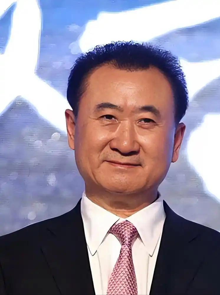 曾经的首富王健林身价缩水至290亿，为解债务危机开启疯狂变现。他不仅持续剥离酒店
