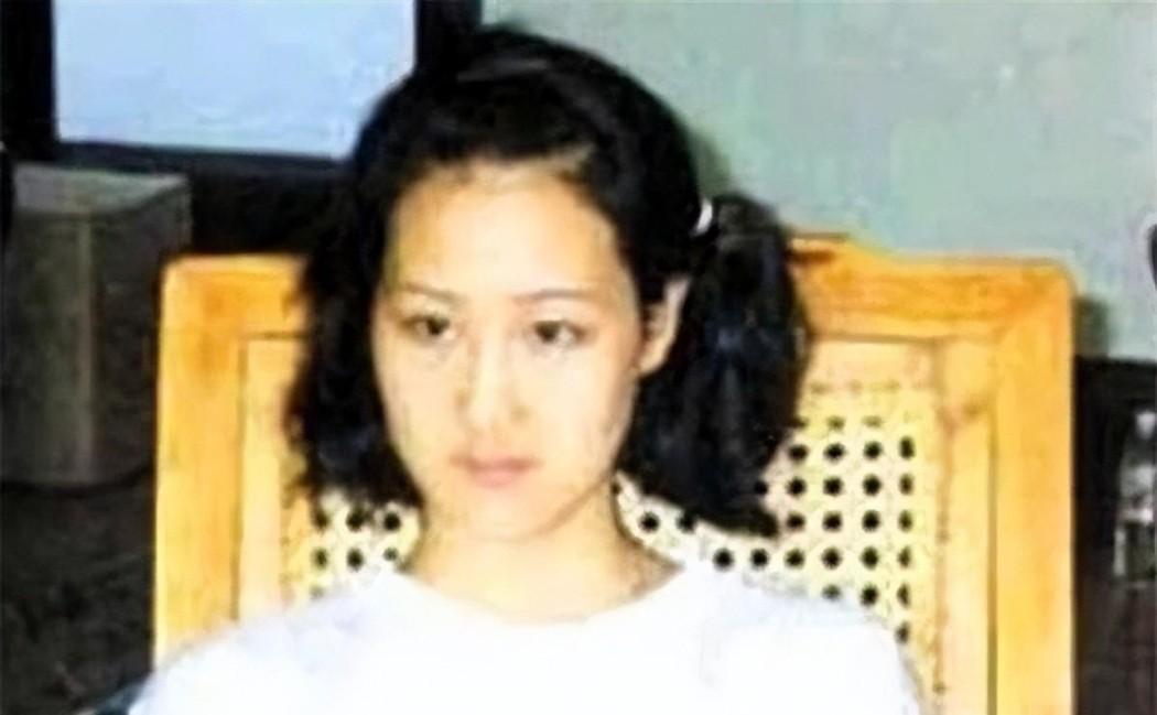 2005年4月26日，白宝山情人谢宗芬被提前释放，走出监狱大门时，狱警曾问过她，