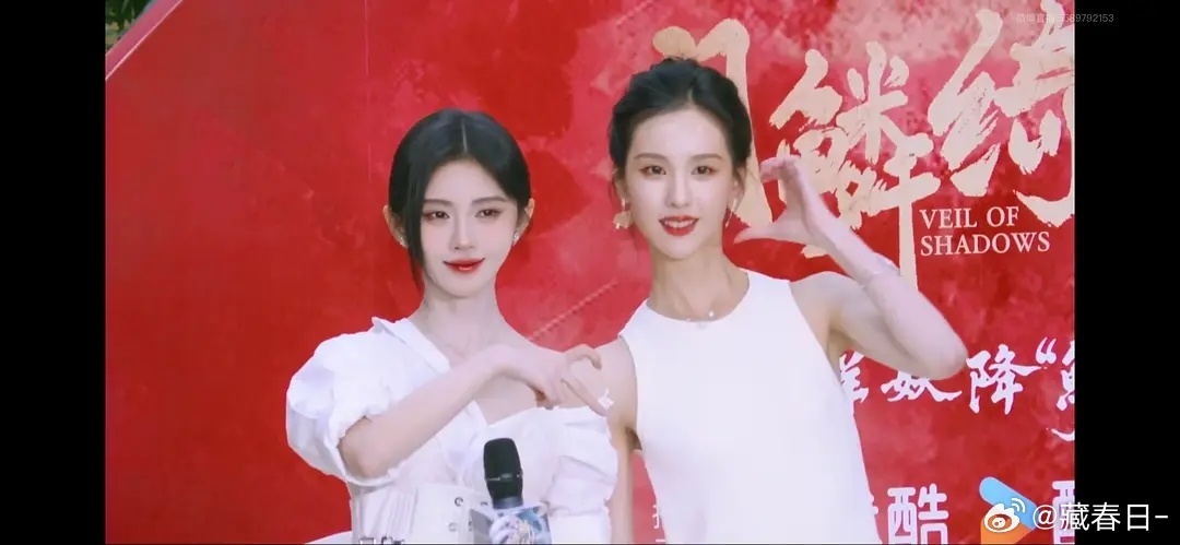 月鳞绮纪追剧团直播鞠婧祎陈都灵第二套纯白衣服好美，唯二纯白的茉莉花～ 