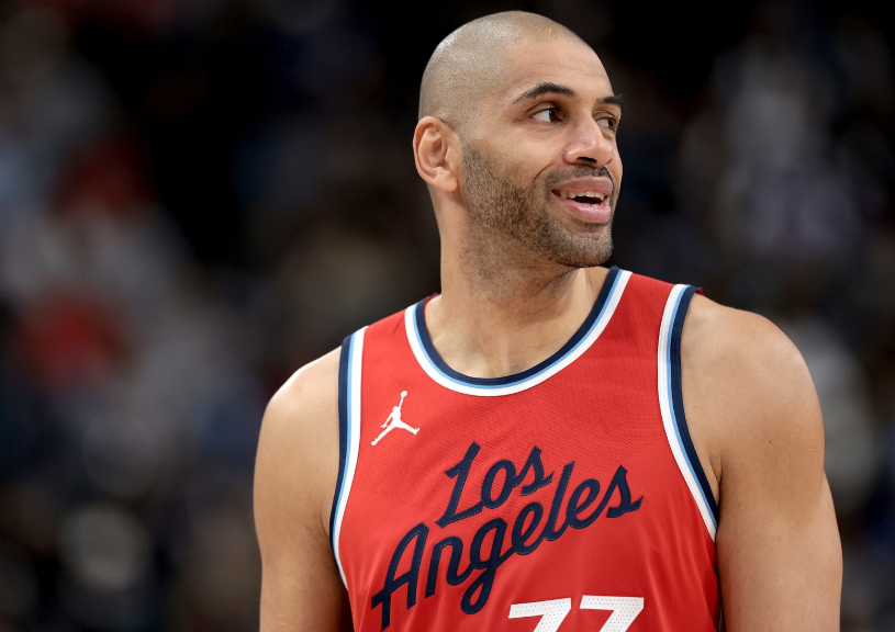 NBA常规赛，快船126-89大胜篮网。本场比赛，巴图姆上场后攻防两端都不急不躁