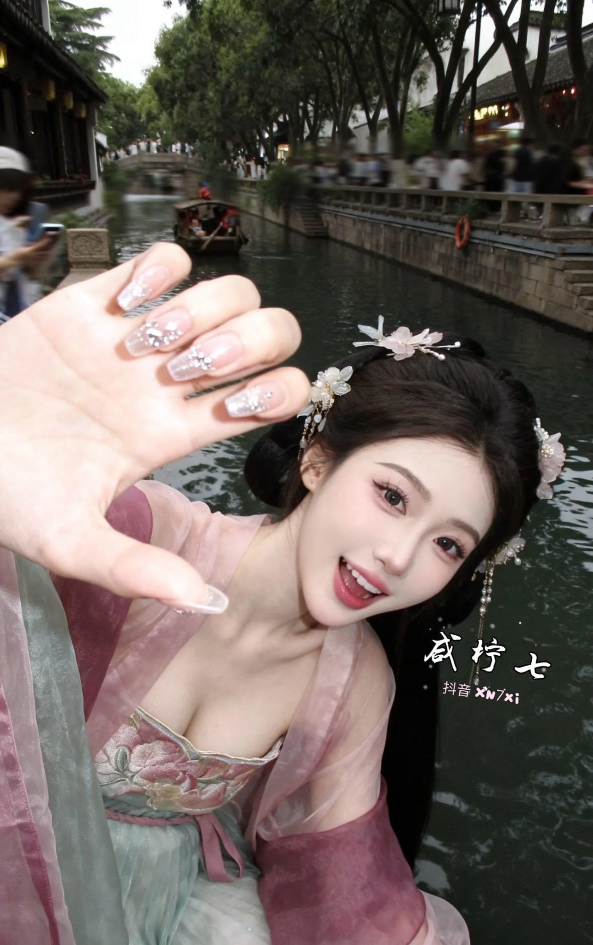梨雨夜归人 汉服氛围感美女 江南美人 汉服甜妹 江南甜妹