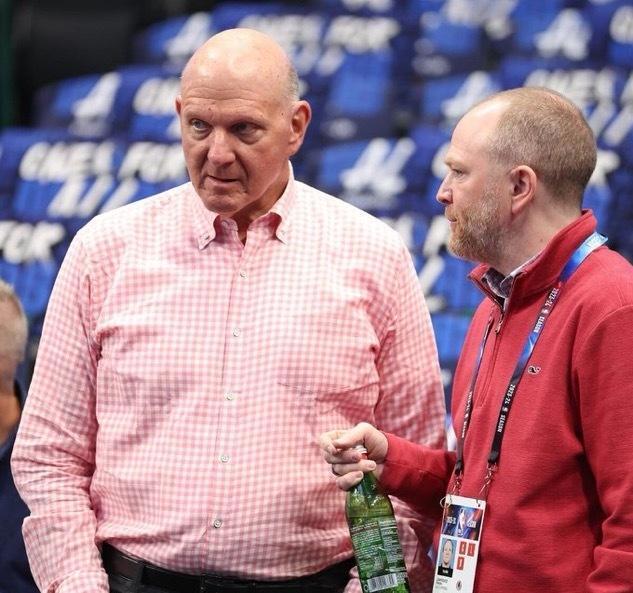 船记：快船队正在交易市场上寻找后卫来补强阵容。因此，不太可能在交易截止日之后，同