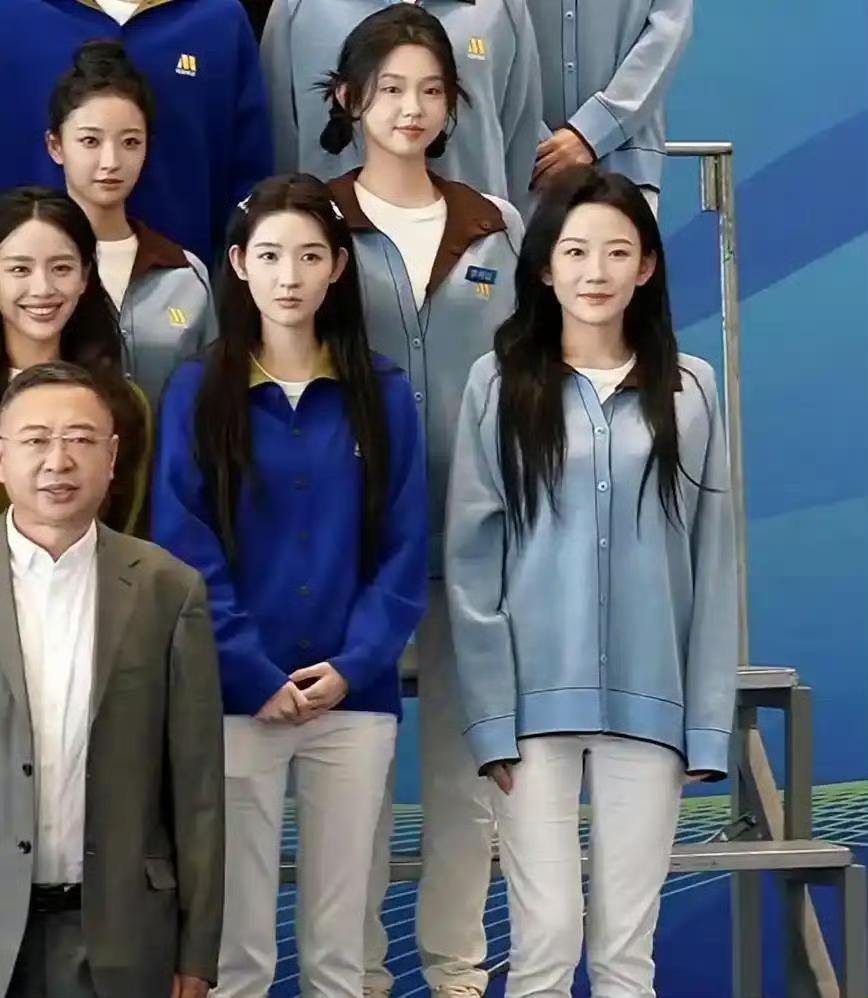 央视镜头这照妖镜绝了！
 
央视镜头下王玉雯白过韩雨彤，短剧女主和长剧女主的区别