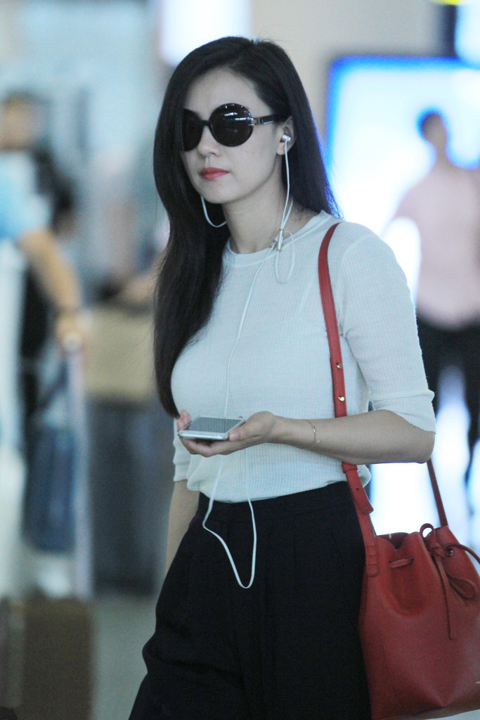 就像大家晒衣服时，总会不自觉给心爱衣物留最向阳的C位、用最好的衣架细心打理，姐姐