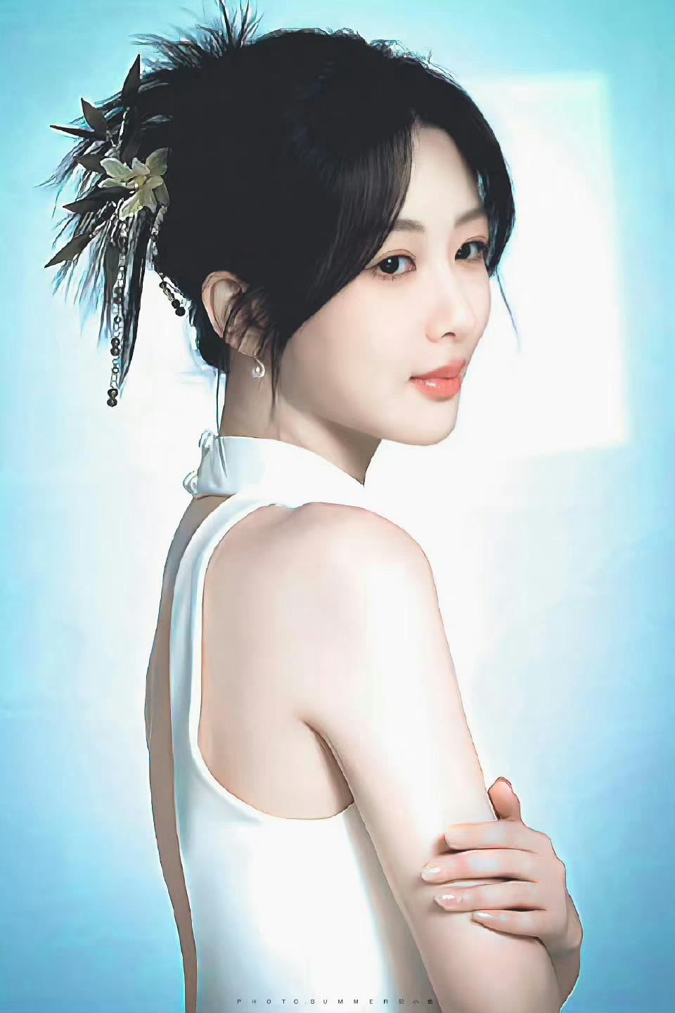杨紫[超话] yz杨紫生命树yz杨紫白菊“心房的明月打了烊 留你一人做星光"【y