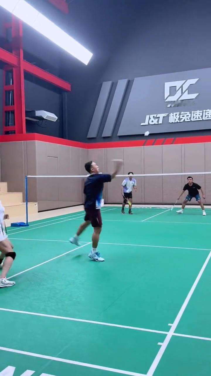 球场禁止追杀。
打球如何收放自如？这是收，这也是收，这是收不住。