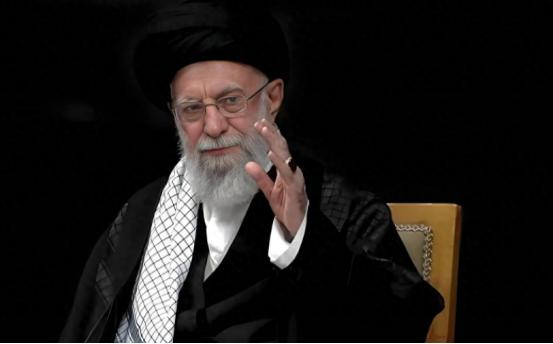 哈梅内伊躲进地堡，盟友一伤一降！伊朗后悔没签字，中东七国低头
 
当美军中央司令