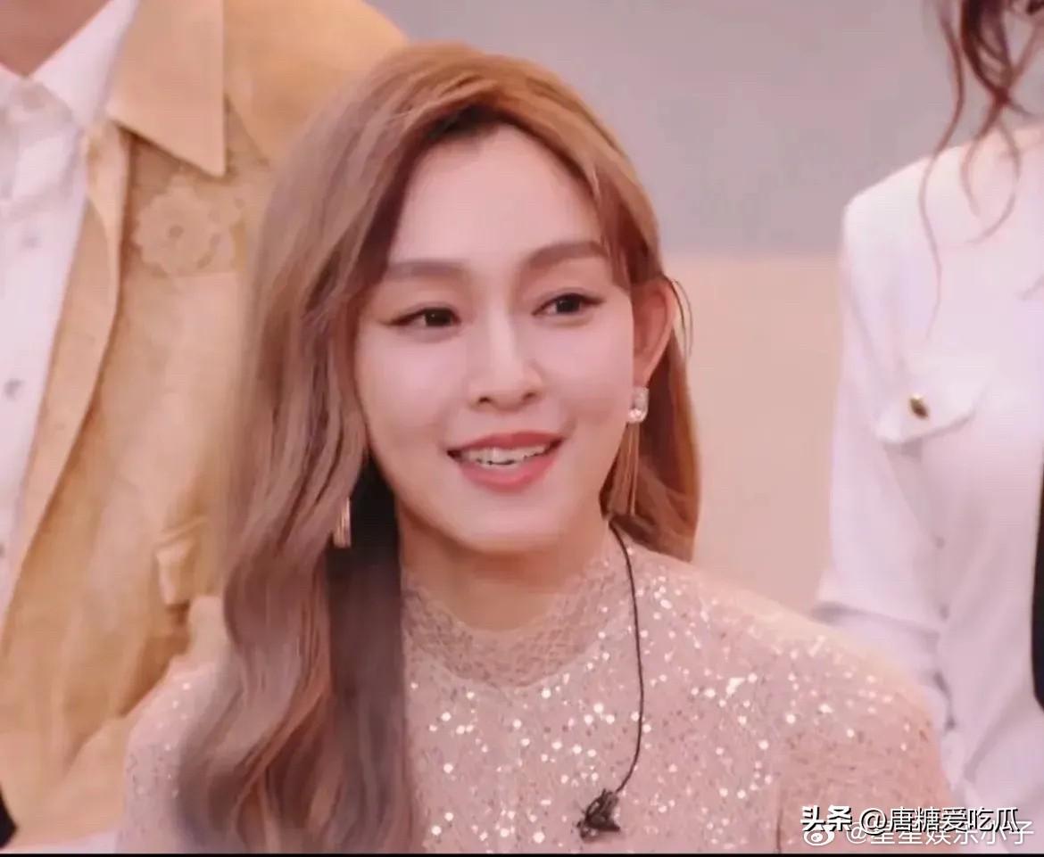 不出意外
范玮琪翻红失败了
去年的歌手，今年的浪姐，声音都颤得厉害，作为歌手出道