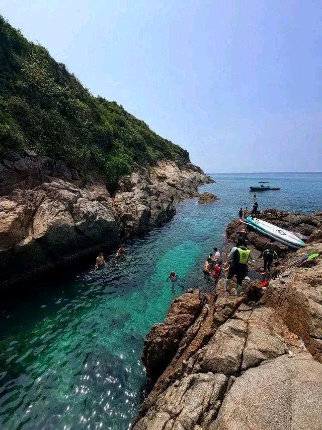 6月7日下午，海南万宁东澳镇神州半岛第四湾发生一起悲剧，两名游客私自进入游玩，一