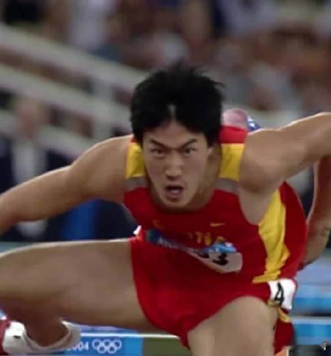 刘翔回应安置二选一8月26日，刘翔社交平台发文求助，上海体育局给出当教练上班或是