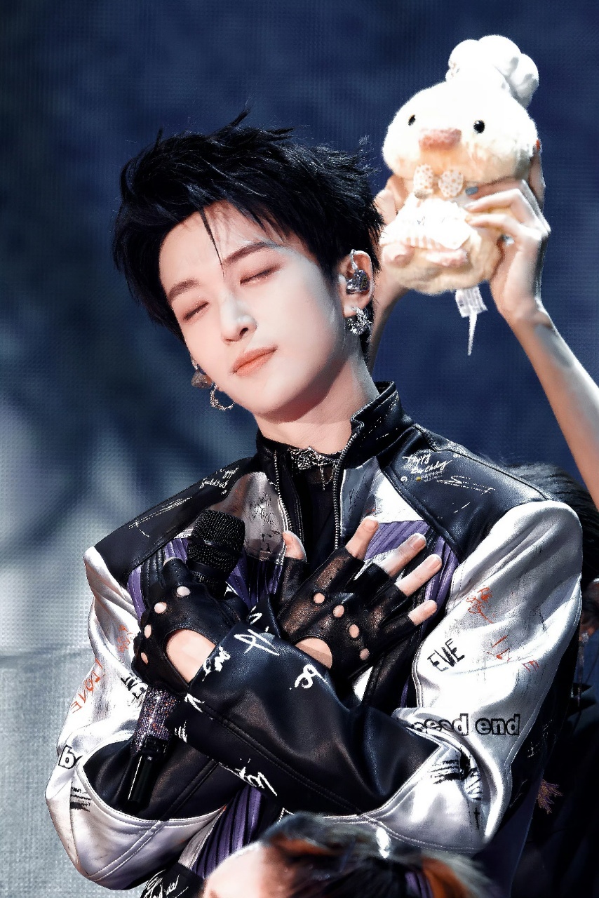 黄子弘凡把东北唱暖了嗓音太治愈冰城都被唱暖了  哈尔滨的冬被这歌声暖化了黄子弘凡