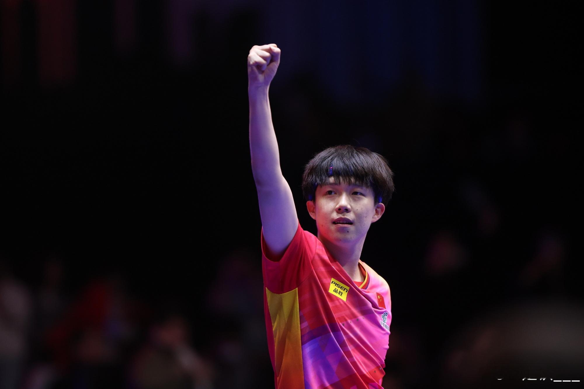 #王楚钦一上网天塌了# 王楚钦天天的抗压训练就是每天看微博5分钟[允悲] ​​​