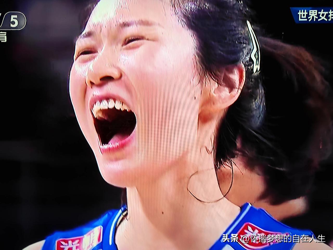 看了中国女排与德国女排的这场比赛，印象最深的一个中国队得分就是第三局自由人王梦洁