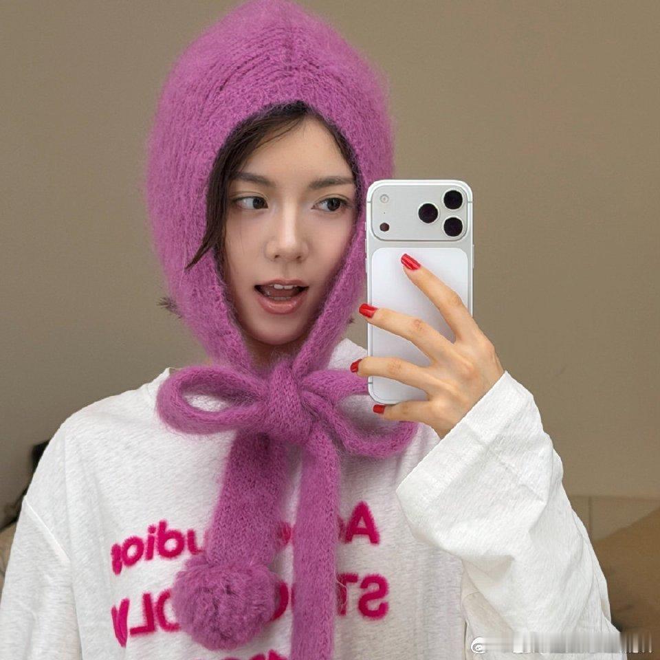 这个赵今麦像一只可爱小梅子 ，梅子色的麦麦小女孩