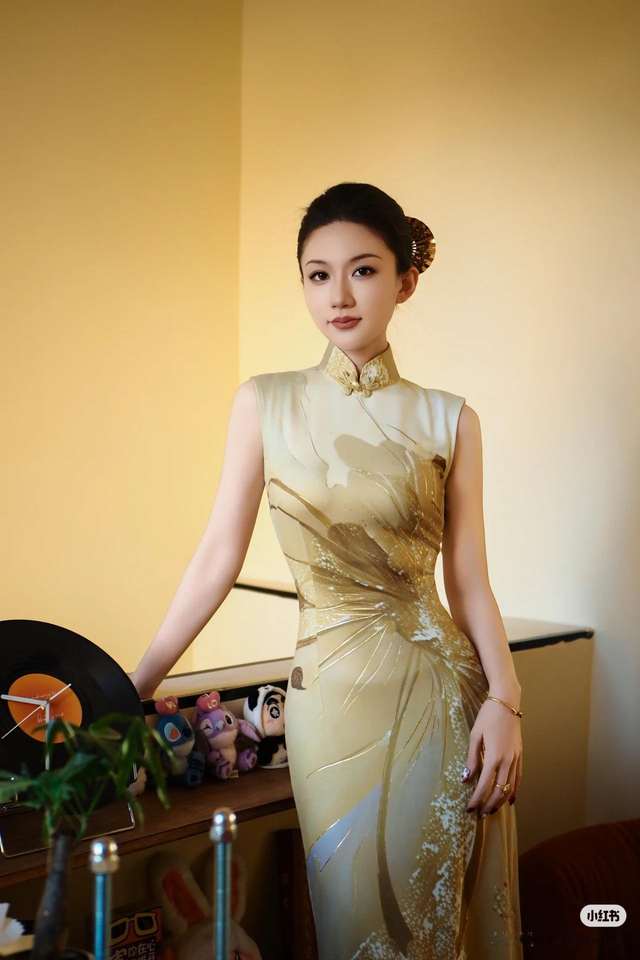 晒图笔记大赛美女旗袍穿搭写真