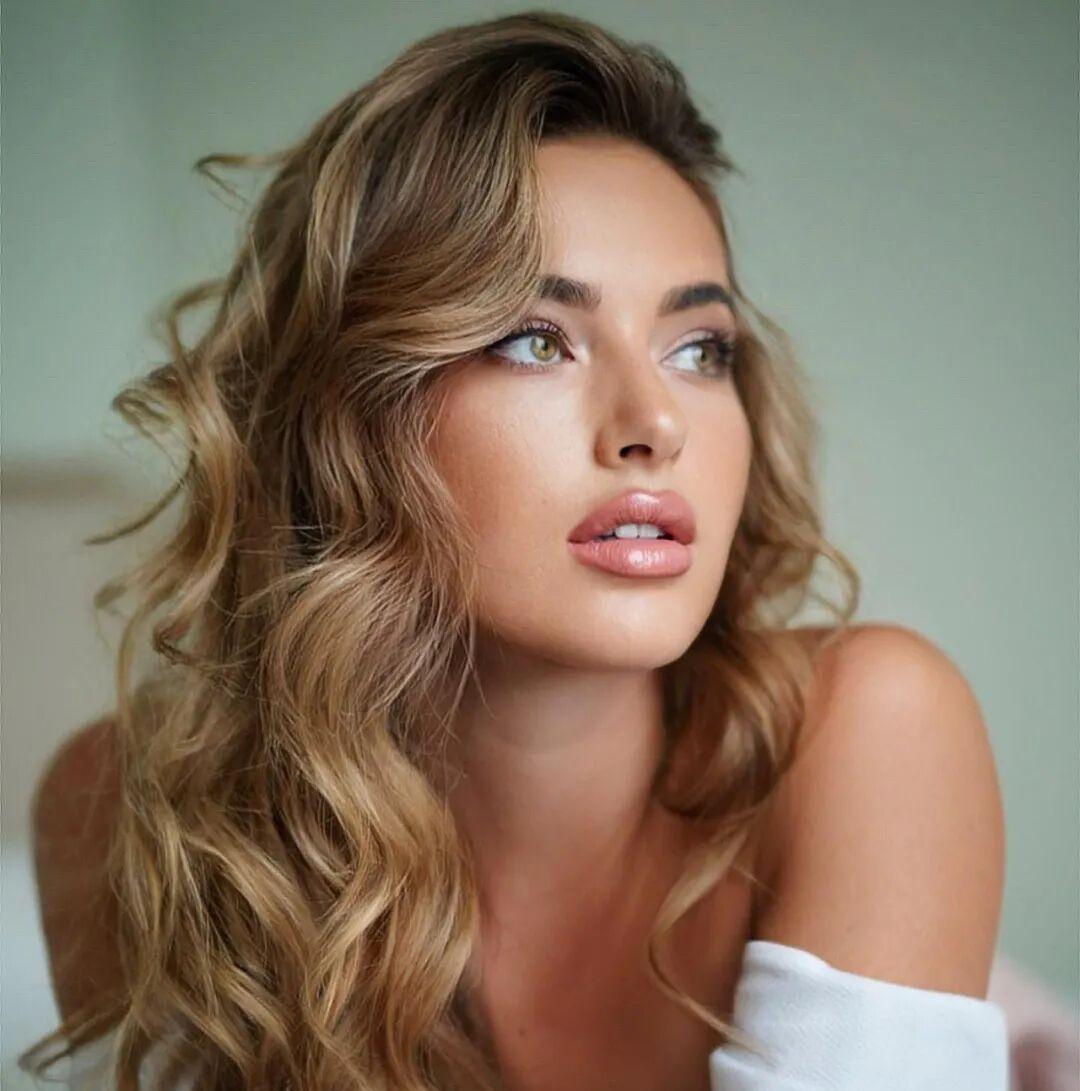 伊莎贝拉·艾恩（Izabela Ion），1994年生于奥地利，2018年奥地利