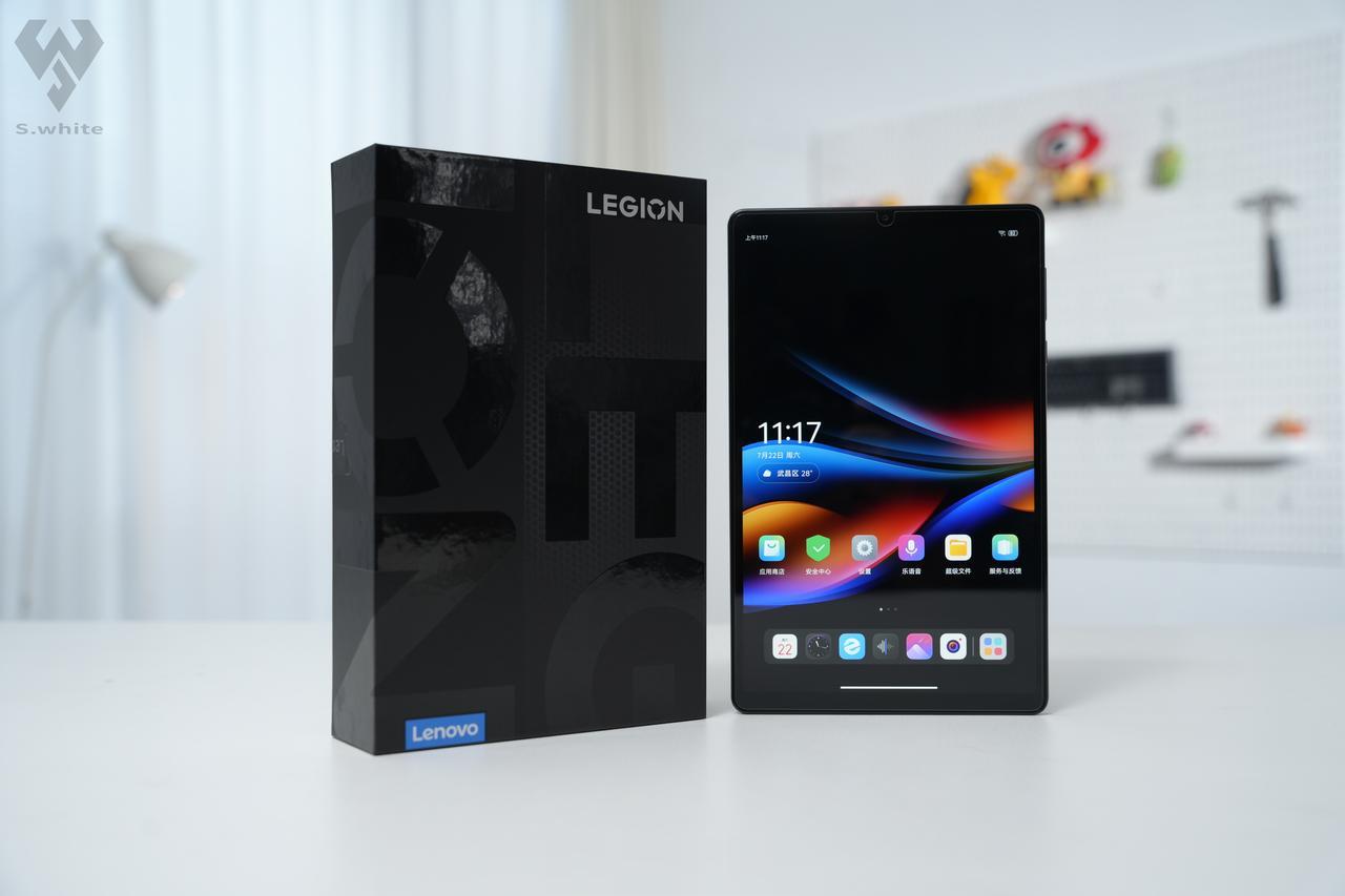 新款拯救者Y700电竞平板真机实拍[灵光一闪]
目前少有的小尺寸平板 
12+2