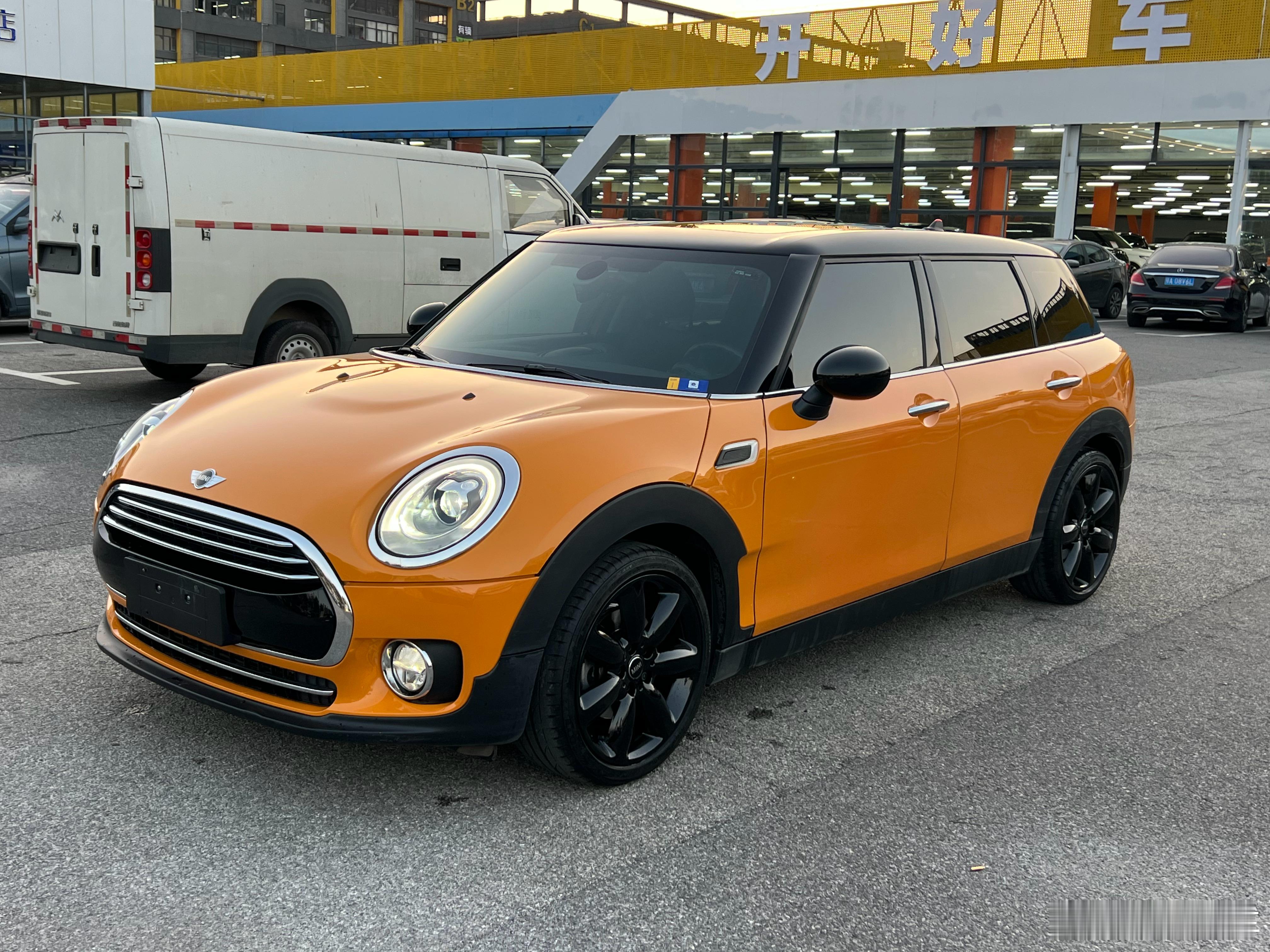 这个16年的mini clubman刚整备好明天白天再拍图，今天光线有点暗[笑c