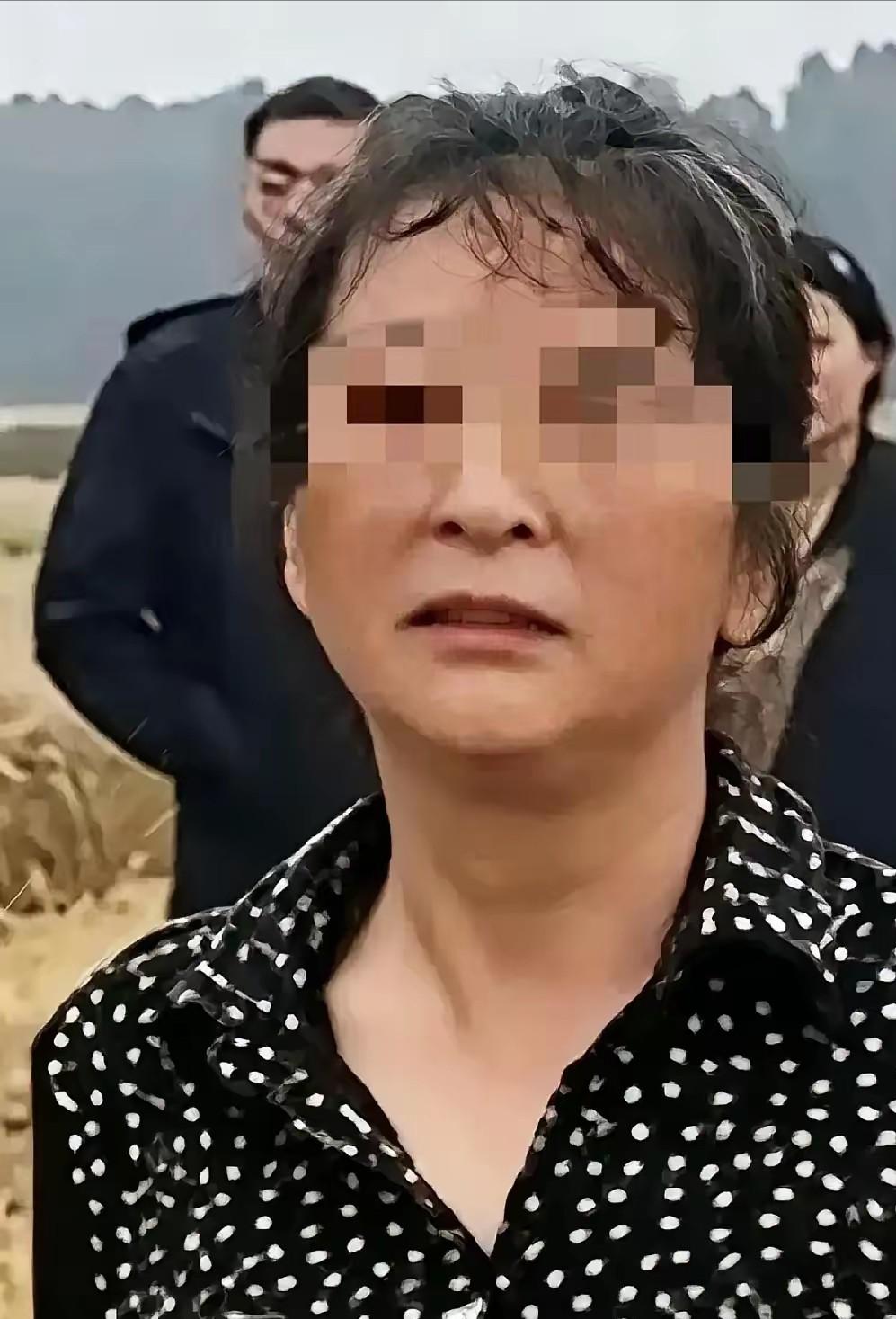 襄阳大妈凭一己之力刷屏全网，另类方式带火整座城市。
 
一桩田间收割纠纷火速传遍