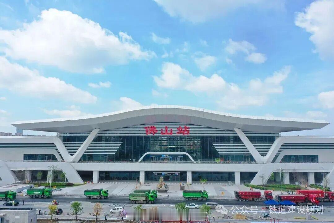 高铁头条【广东这个新高铁站即将投用】广州日报讯：近日，记者从国铁广州局获悉，自7