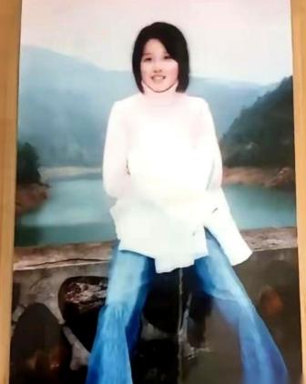 2004年，福建女大学生蔡伟娟在校园里“凭空蒸发”。为了找她，原本家产千万的富豪