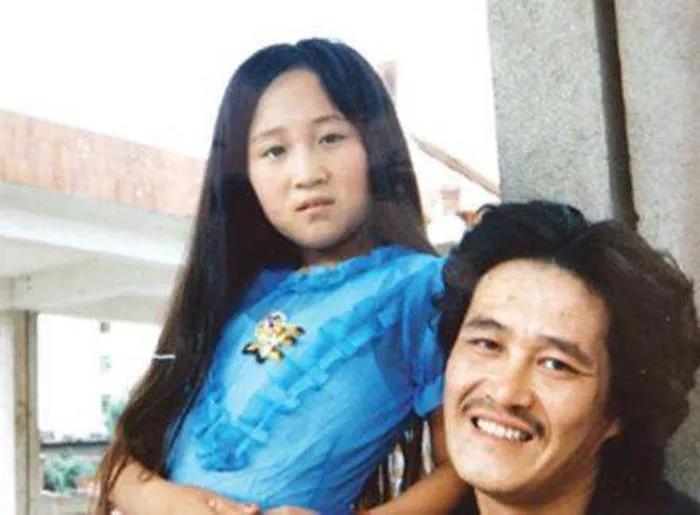 赵本山说自己大女儿谈的对象，她妈妈死活不愿意，想和女儿断绝关系。

赵本山说自己