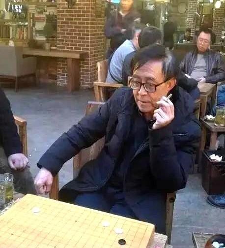 棋圣聂卫平，一生最大的坎，不是癌症，也不是戒不掉的烟，而是一个叫黄德勋的人。
