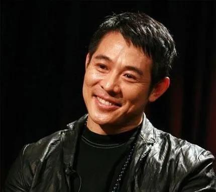 【李连杰】是我最欣赏的影视功夫国际巨星，动作干净利落，超越任何人，扮演杀手冷酷无