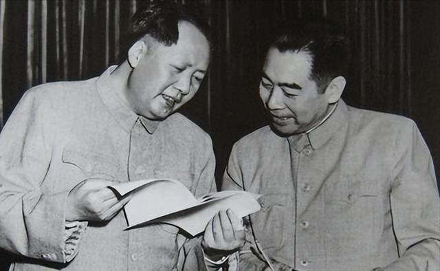 关于周总理，有个奇怪的现象，就是他从来都没有叫毛主席叫过“老毛”，现在有很多电视