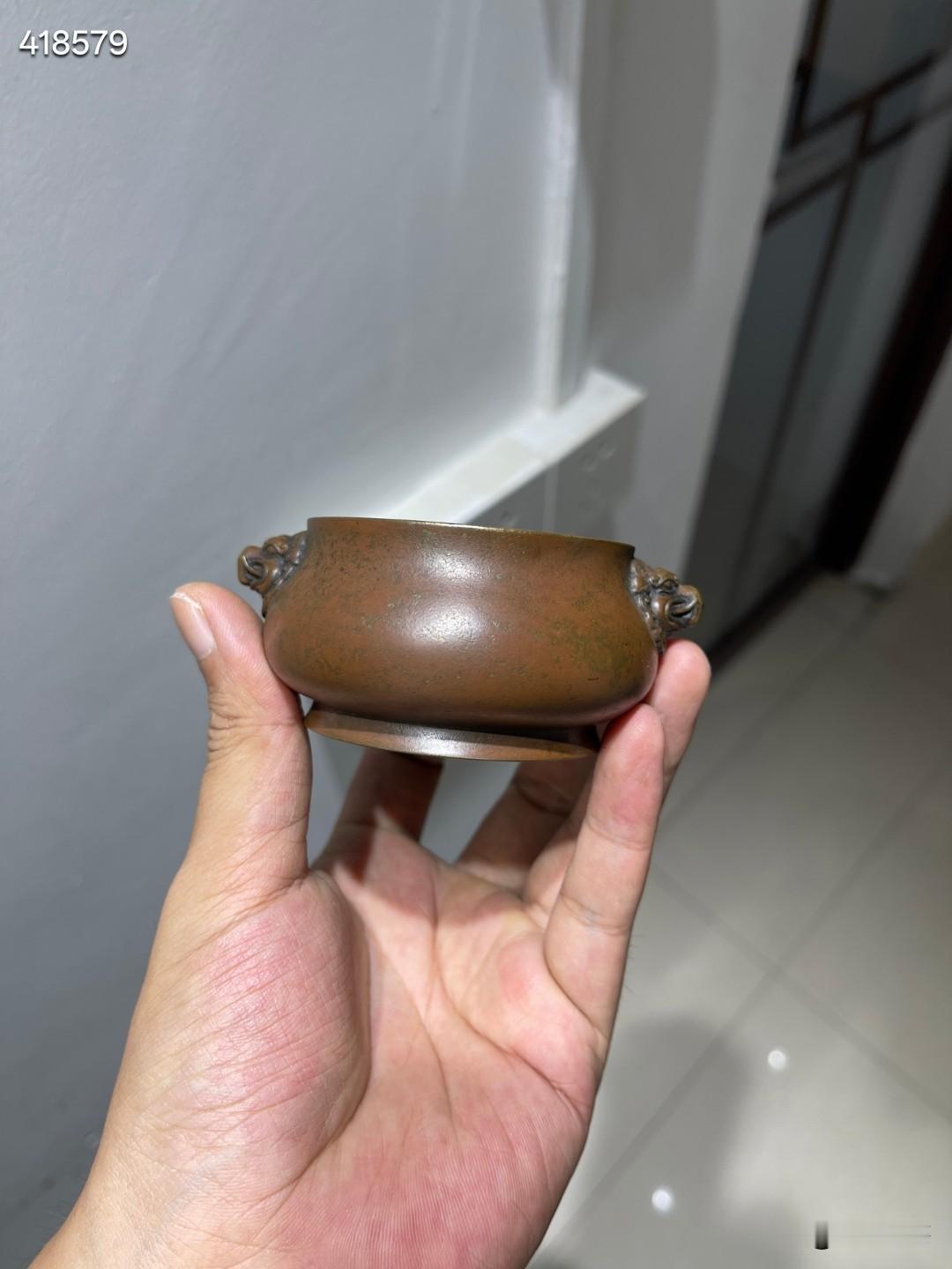 清 吴邦佐款兽首象耳炉

规格：口径6.3cm，通高4cm，重398.5g
此炉