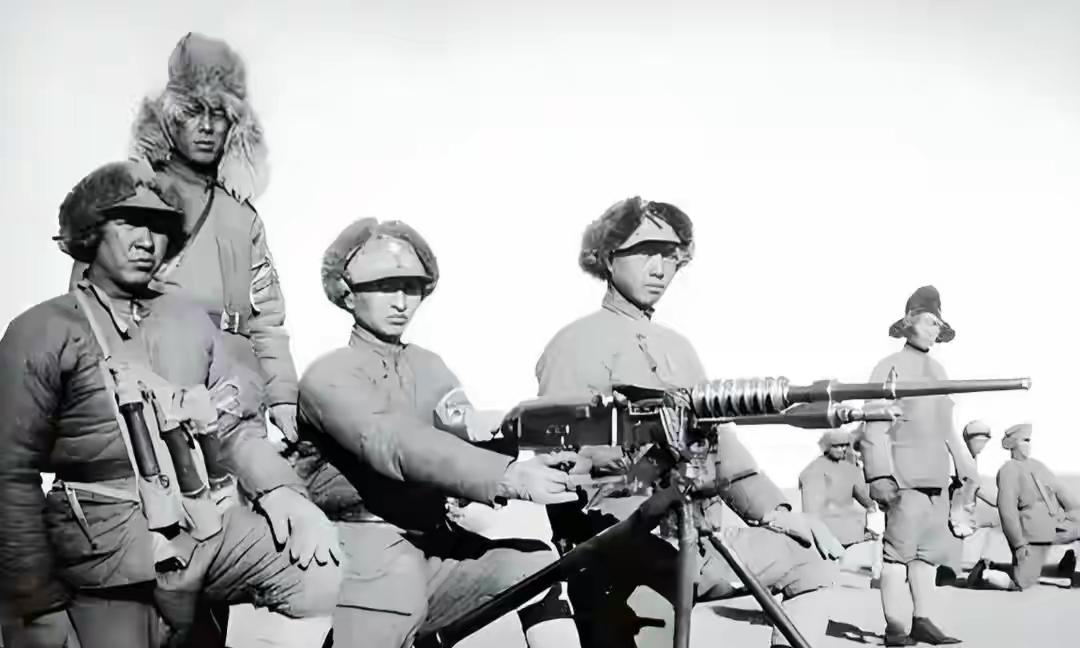 1942年6月8日，在冀中平原肃宁县的雪村。冀中军区第八军分区司令员常德善倒在一