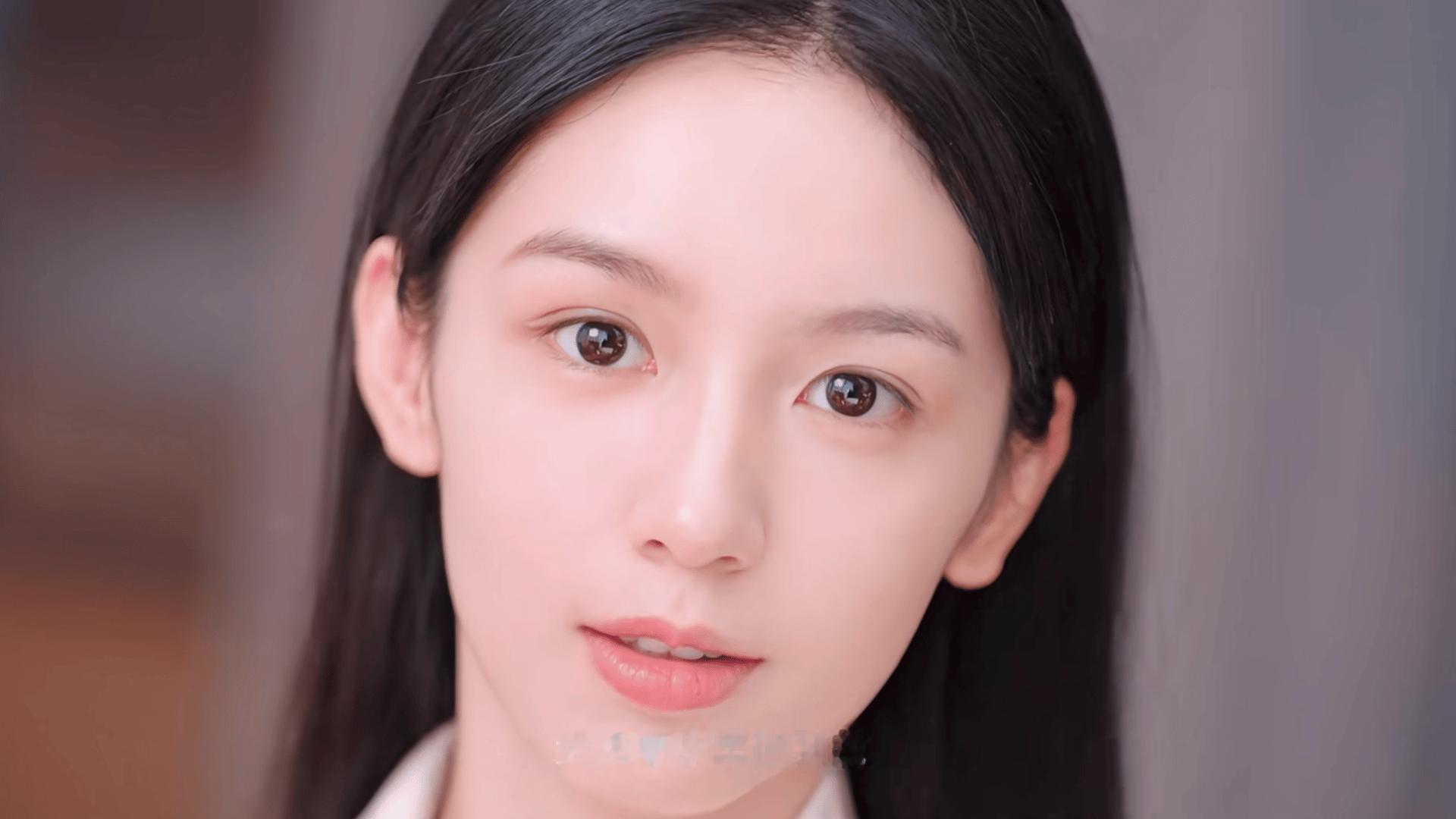 【周也】就是如此对称，素颜 化妆都好看的一张脸 ·周也中秋吃月饼营业照 ​​​