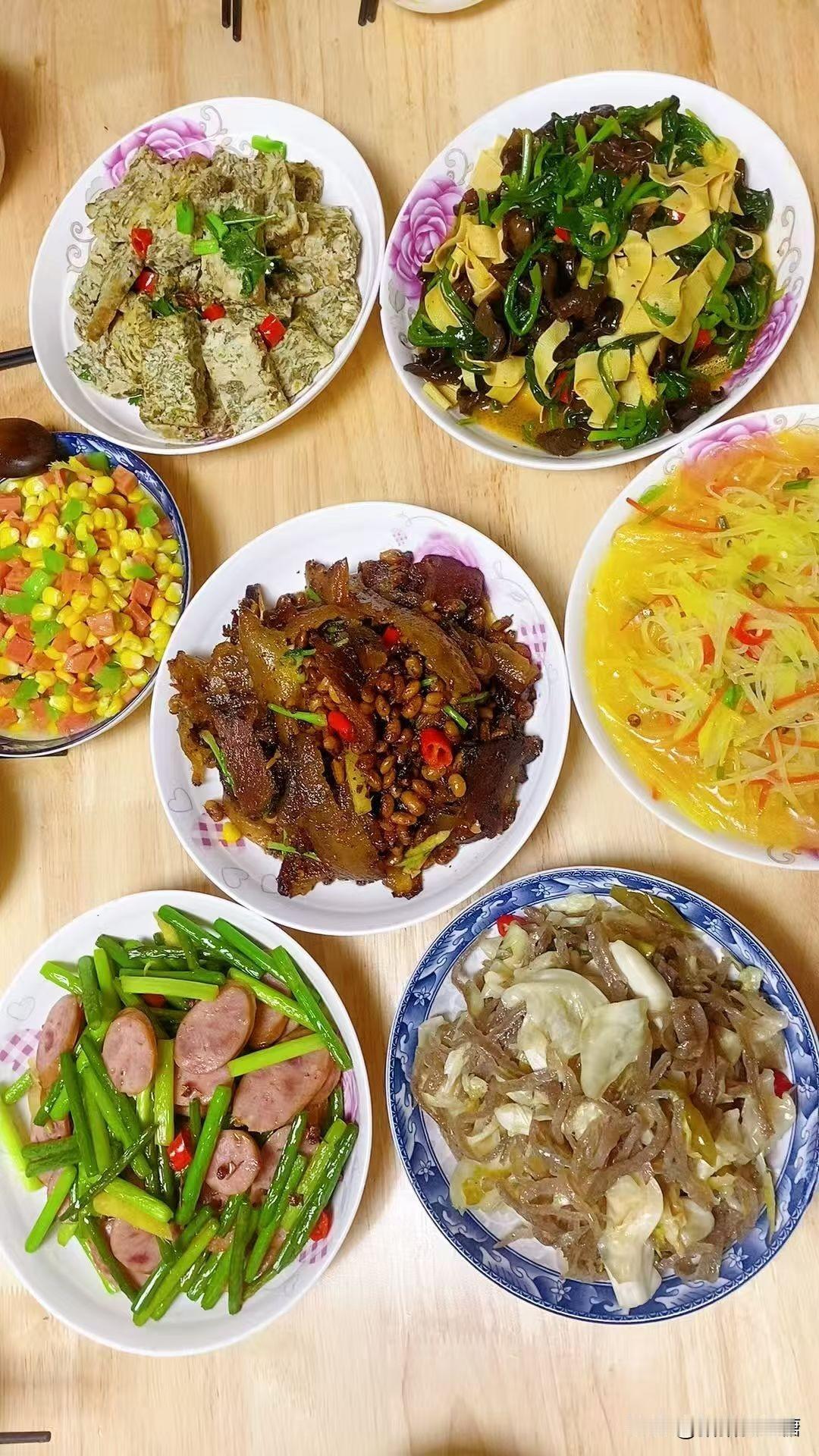 好的婚姻到底是选择出来的，还是经营出来的？
如果你选择一个三观不同，
一个人品很