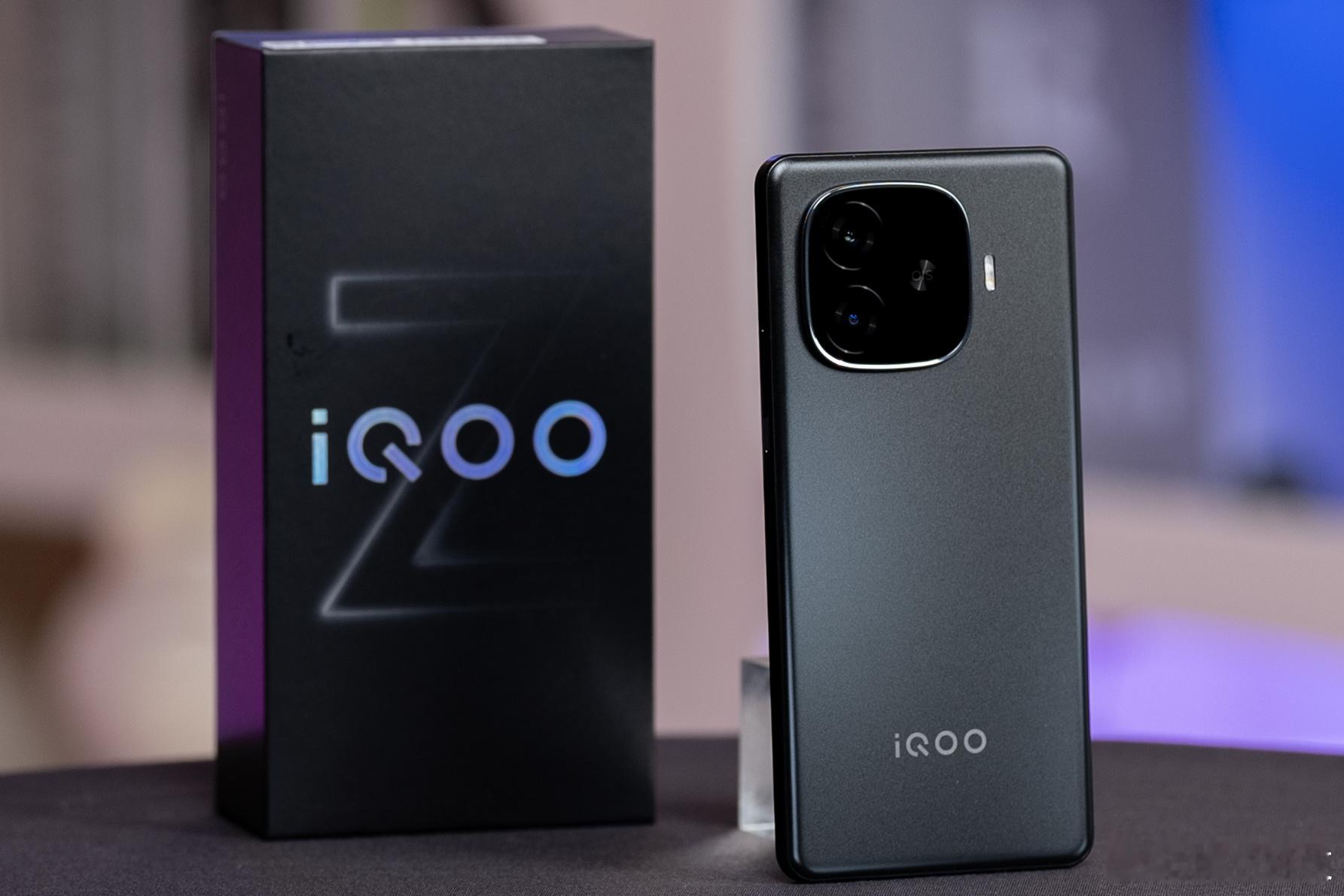 新机图赏大放送～iQOO Z9 Turbo+曜夜黑开箱图赏来啦！经典黑色可以说是