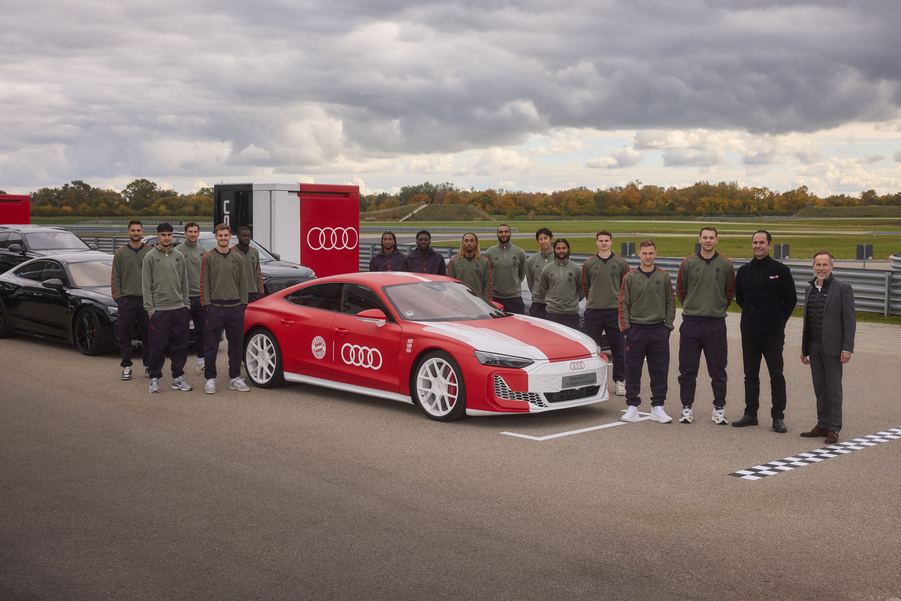 拜仁球员们获得了赞助商奥迪提供的车 ​​​