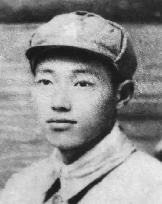 1952年，邱少云牺牲后，有人认为给予他三等功就可以，理由是他没有消灭一个敌人，