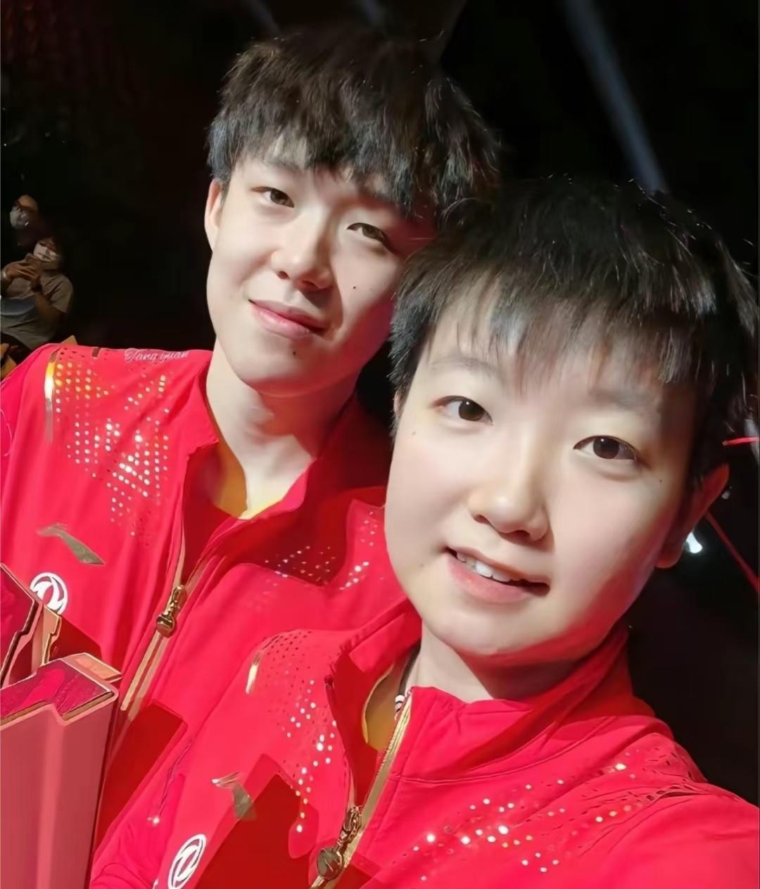 以前有许昕和刘诗雯

现在有王楚钦和孙颖莎

王楚钦说过，作为一个搭档来说，能配