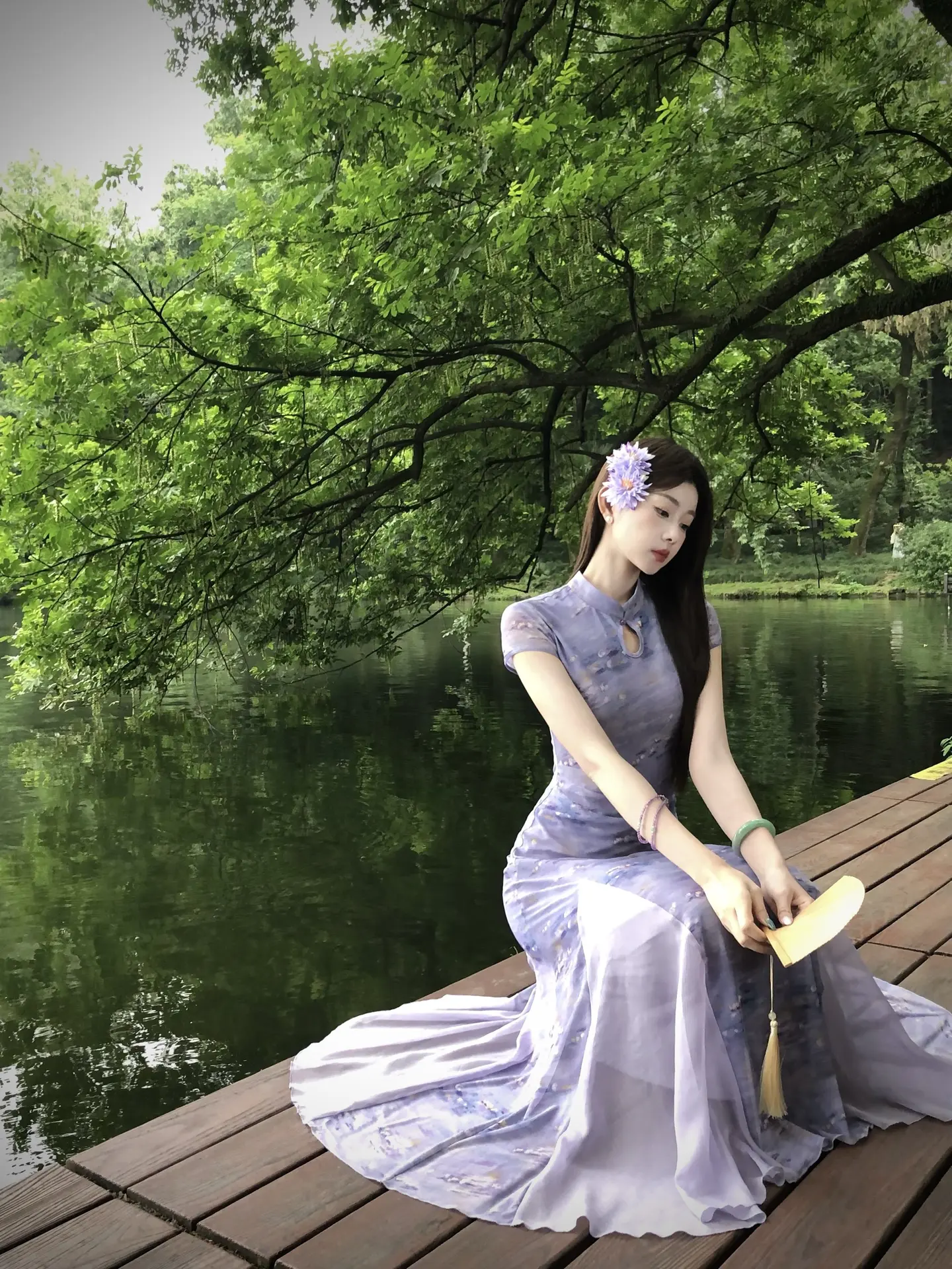 人要像清水 水利万物而不争。