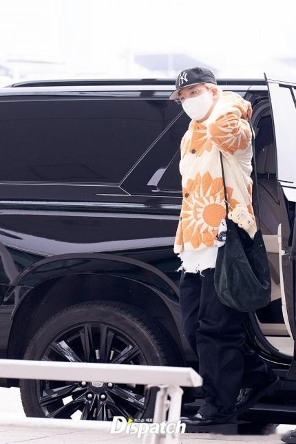 21日， TAEYANG[超话]  经仁川机场出发，前往日本出席海外日程。 
