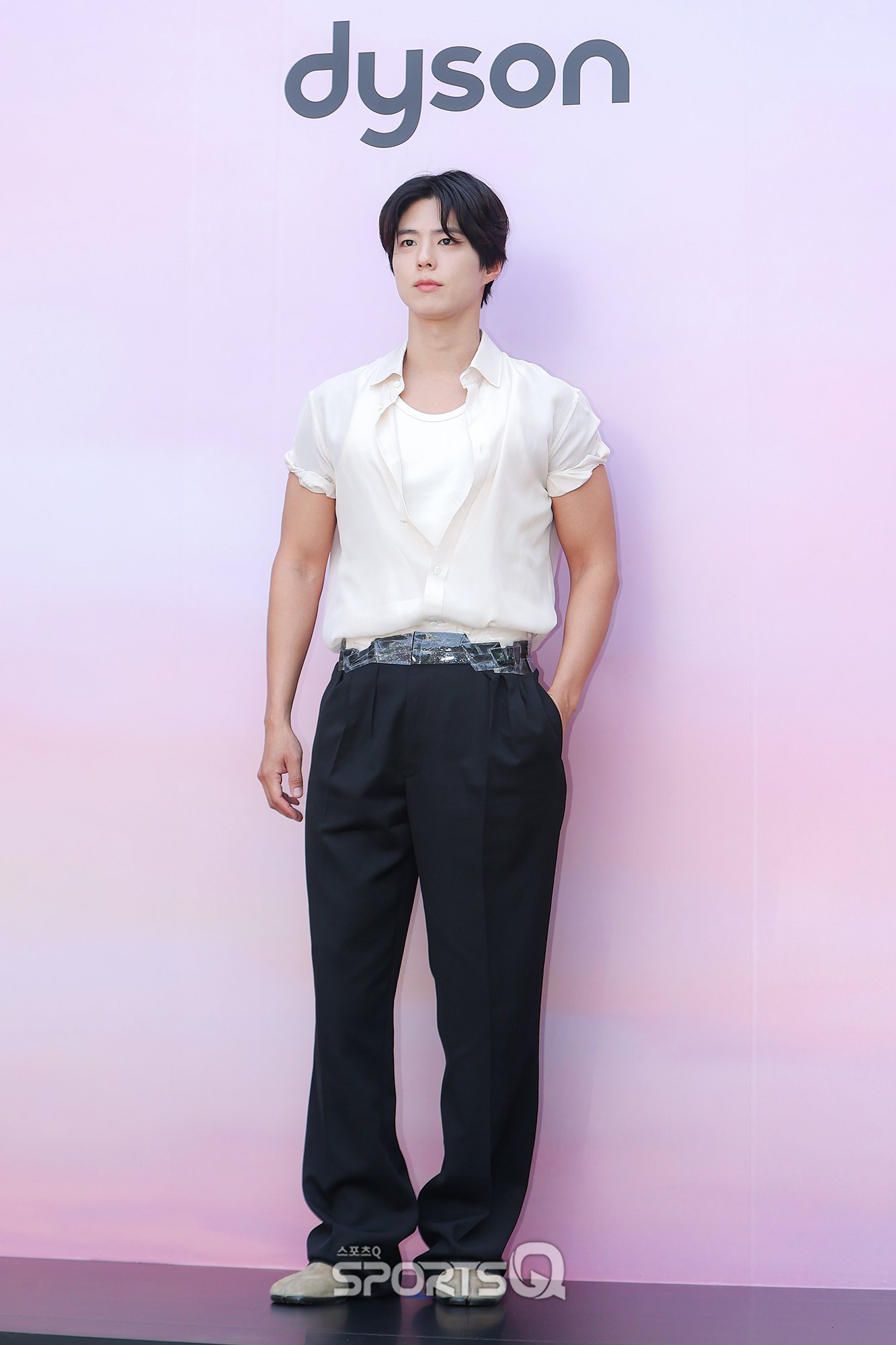 朴宝剑 x Dyson今日出席戴森线下活动的宝剑哥，造型Look出自Margie