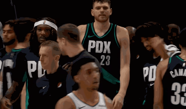 良性竞争！罗威暂停期间拉住杨瀚森面授机宜！大家千万不要去攻击开拓者其他中锋球员。