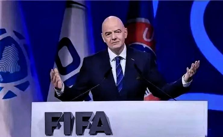 国际足联向东方大国索要2.5-3亿美元的转播费，后又让步至1.2-1.5亿美元，