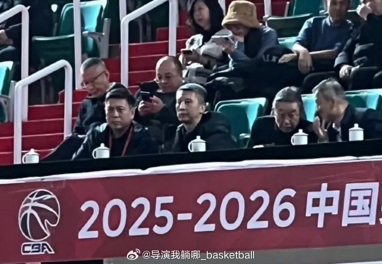 还在为世预赛备战到处奔波，郭士强指导为了50天后的世预赛第二阶段全国奔波，昨晚他